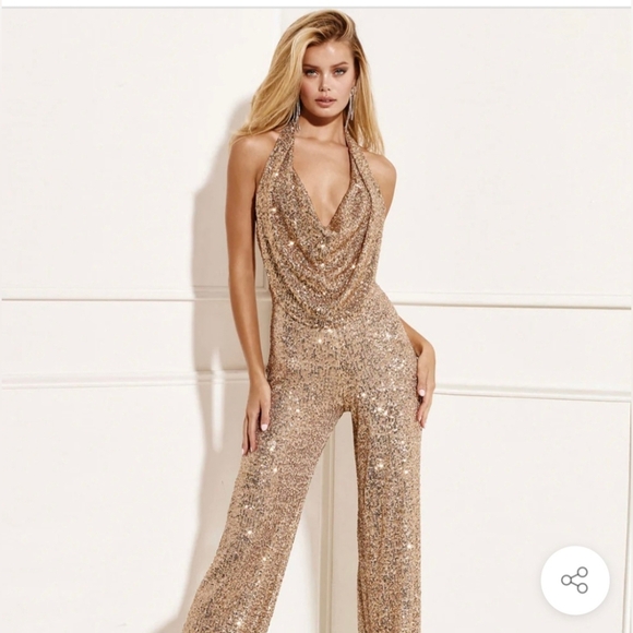 NWT TRENDY & UNIQUE SIZE M. JUMSUIT IN GOLD . - Picture 3 of 12